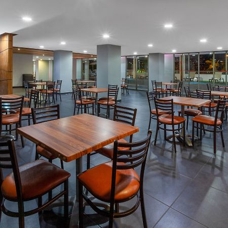 Ramada By Wyndham Acapulco Hotel & Suites Dış mekan fotoğraf