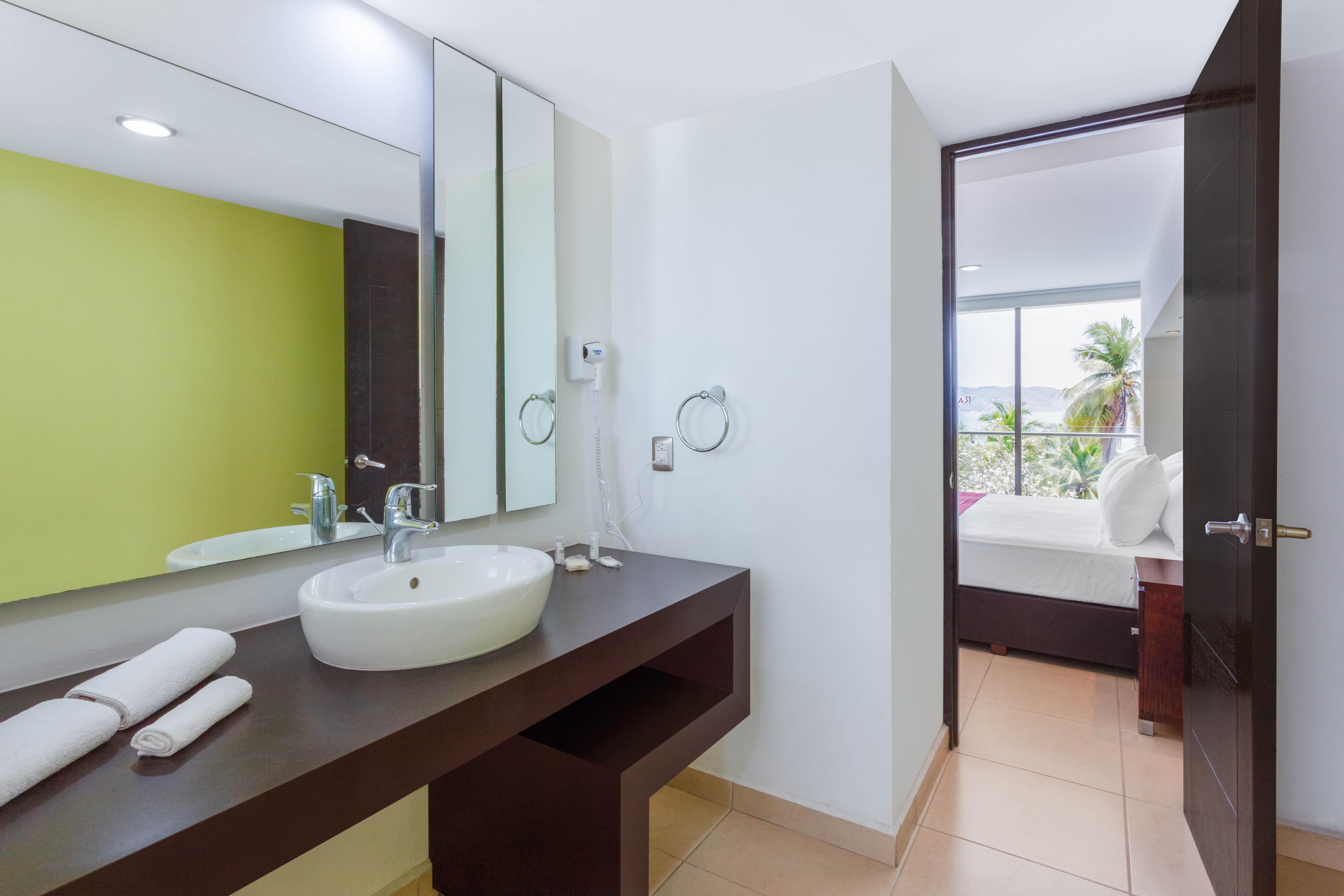 Ramada By Wyndham Acapulco Hotel & Suites Dış mekan fotoğraf