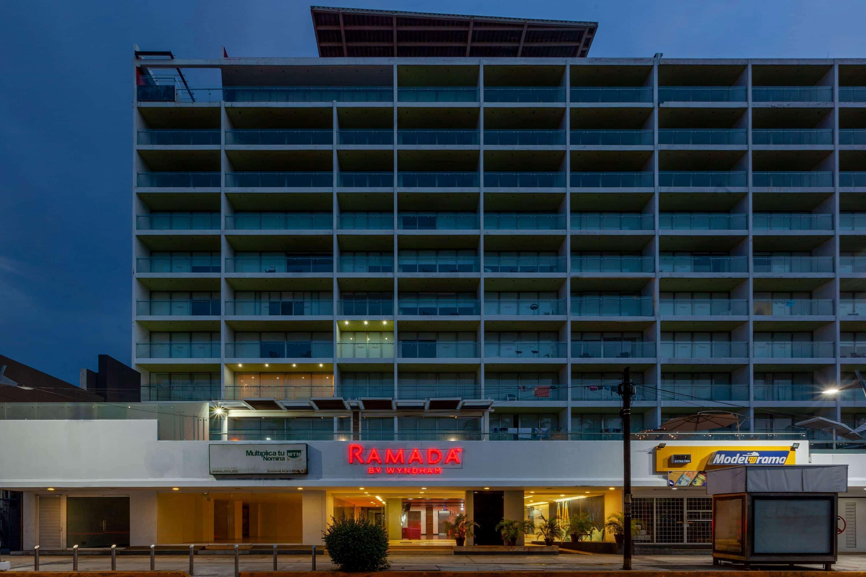 Ramada By Wyndham Acapulco Hotel & Suites Dış mekan fotoğraf