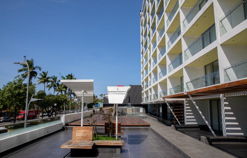 Ramada By Wyndham Acapulco Hotel & Suites Dış mekan fotoğraf